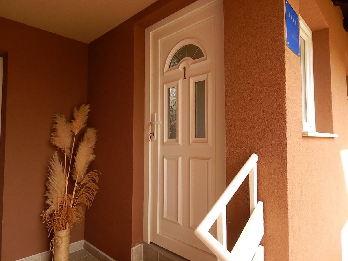 Studio Apartman Lakasa Rakovica Zewnętrze zdjęcie